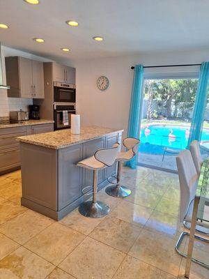 Moms Cleaning & Lawn Service