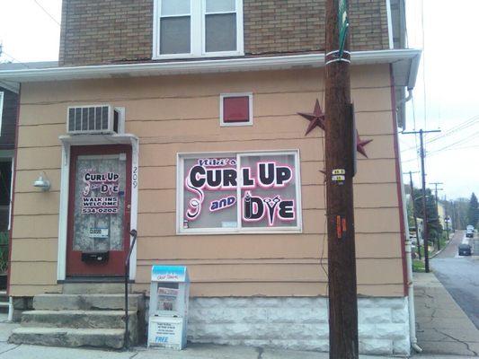Niki's Curl Up & Dye