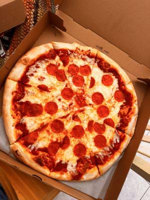 Large pepperoni pizza