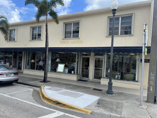 Pierce-Archer Fine art restoration, expert framing and art mangement.