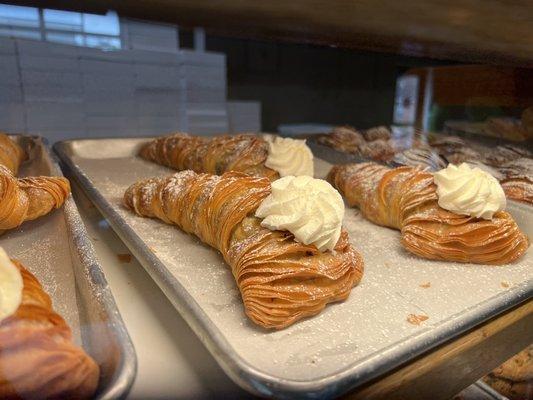 Crisp Cannoli