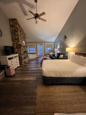 The Quarterdeck Resort & Boathouse Eatry On Glf Lk