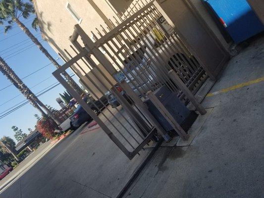 Sunset Plaza Apartments