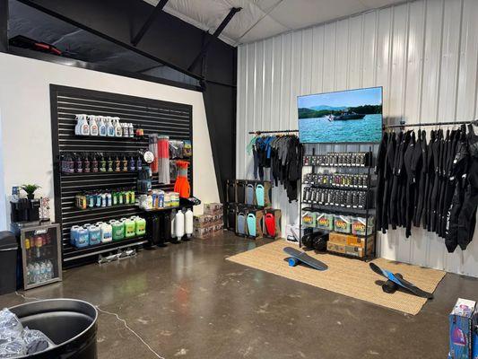 Wetsuits, Drysuits, sunscreen & other wake boating accessories