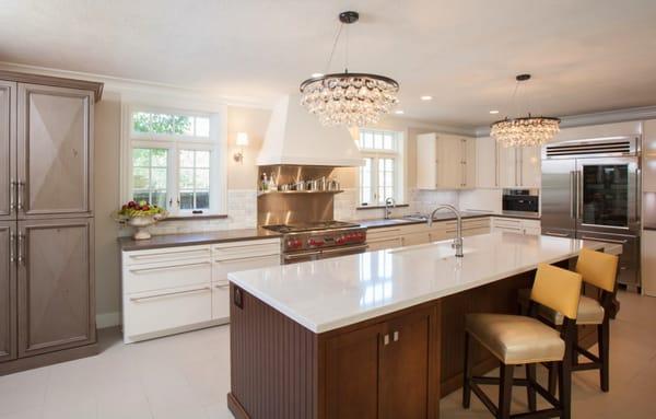 High Kitchen offers classic and modern design styles for remodeling your kitchen and bath.Call(818)731-1213; www.highkitchen.com