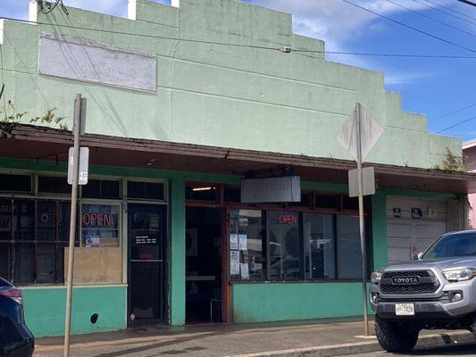 Alma's Laundromat Wahiawa