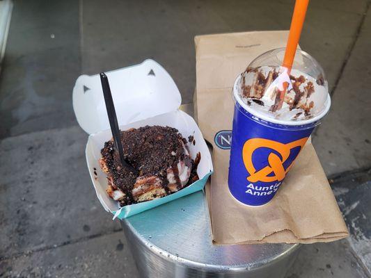 Oreo Bon and chillata under better outside lighting. I wish it tasted as good as it looked.