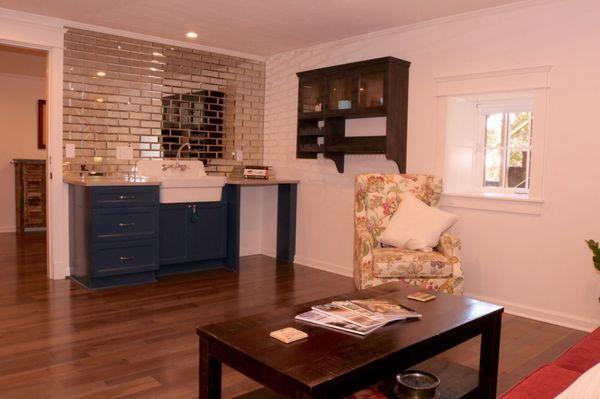 Kitchenette & sitting room of newly renovated Garden King Suite.