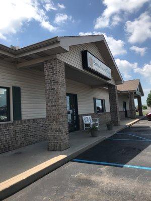 Great place! Friendly accommodating & helpful owner & staff. Everything organic or local! Wish we had this in Anderson.