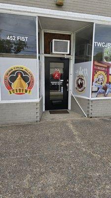 TWCJR: A space of discipline,tradition,and the warrior path.Where Wing Chun and Jujitsu unite with purpose and power