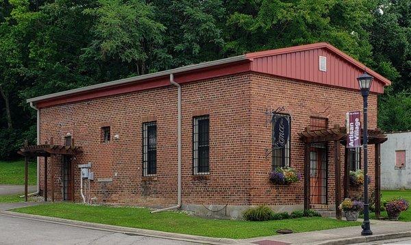 Old Jail located in Artisan Village in Berea