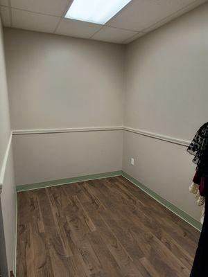 We have a new space approximately 50 sq ft available to rent on an as-needed basis. Hourly rates available.