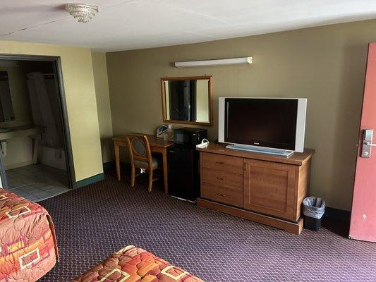 Microwave, Fridge, Flat Screen with Basic HD Cable