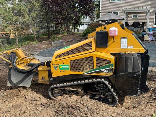 Fast, reliable stump grinding with professional equipment, no delays, guaranteed.