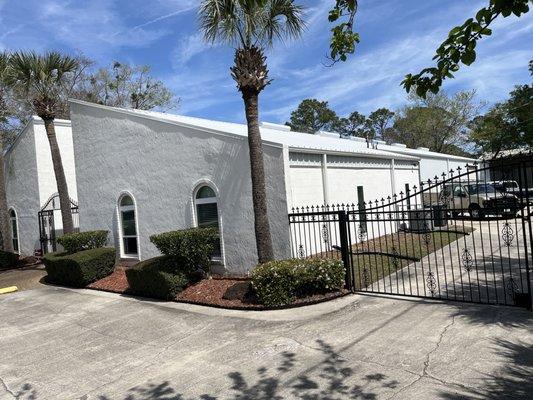 a & t roofing and exteriors