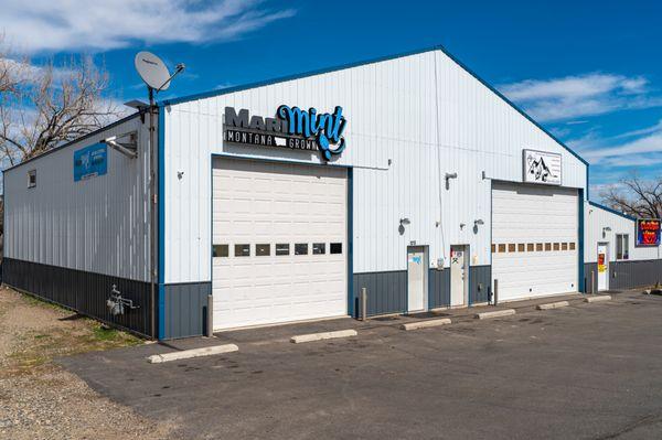 Exterior featuring our parking lot of our lockwood dispensary in billings