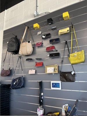 Plato's Closet - Novi