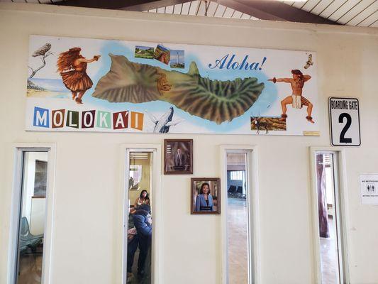 Cruising at da Molokai Airport waiting for my flight home, when I saw this cool sign.
