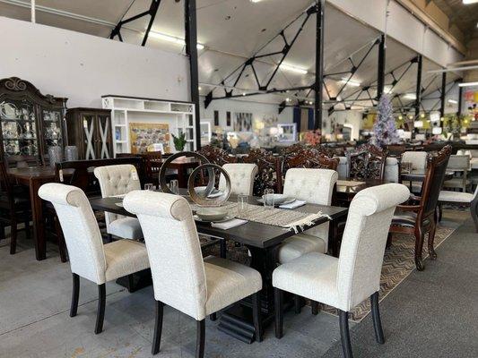 Landeros Furniture Outlet