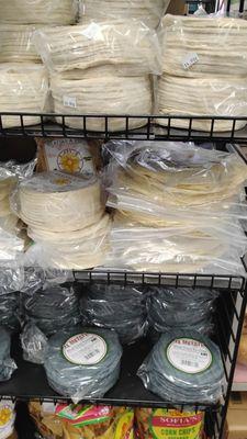 taco shells y blue corn tortillas