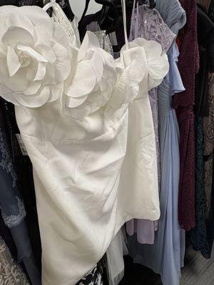 Short bridal dress by Eloqui.