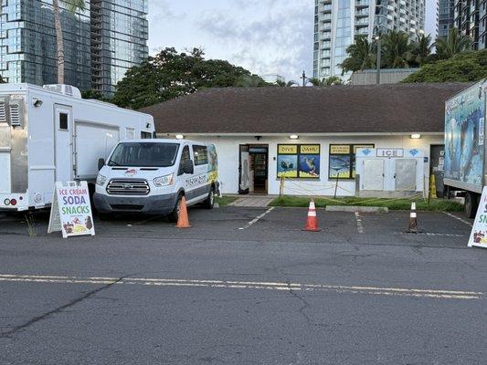 Dive Oahu store