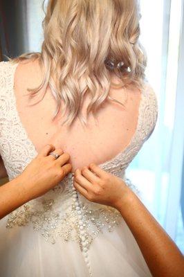 Simple but elegant wedding hair do and color