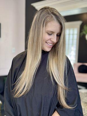 The Full Lived In - A seamless dimensional blonde. 6-12 month service making this a lower maintenance blonde.