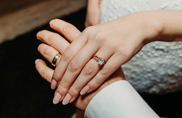 Neutral nail with tip and almond shape, plus floral design