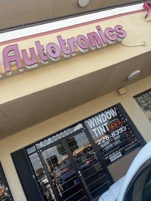 Autotronics & Tints