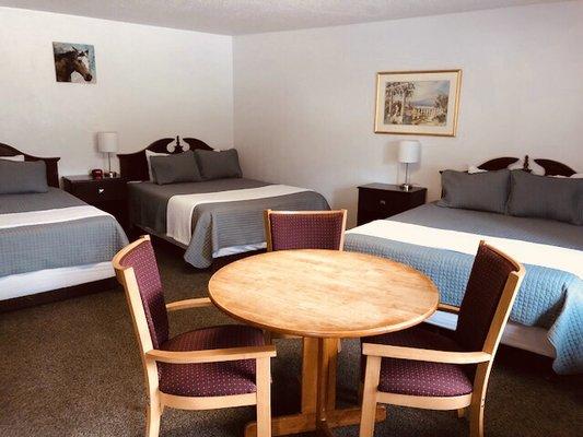 3Queen beds, sleeps six!