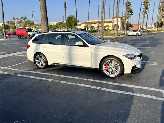 Side skirt decal replaced on a BMW F31. Thanks Alex!