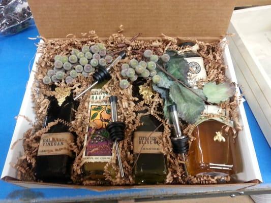 Look at the gorgeous oodie box I made for my boyfriend's parents!!! Less than $30 to pick everything and box it all up pretty