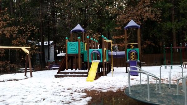 Photo taken around Mid Dec 2015 with some snow.