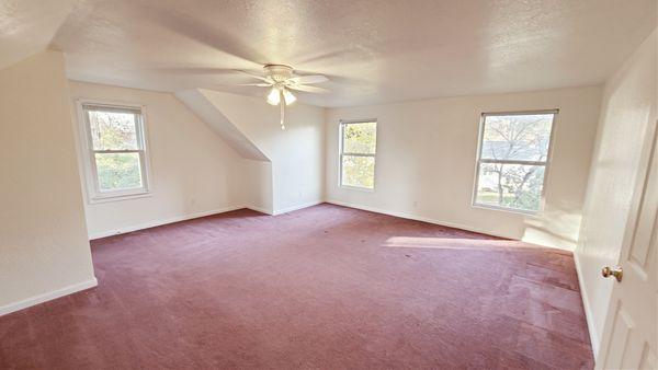 214 W Reed Ave HUGE upstairs bedroom