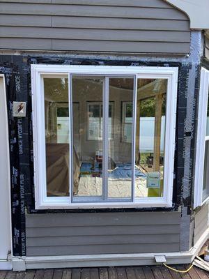 The top side did not have any nails.  Left, right and bottom do have nails.