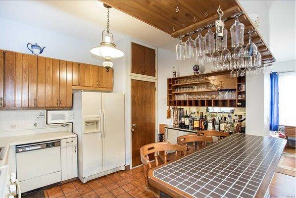 Rosedale listing kitchen.