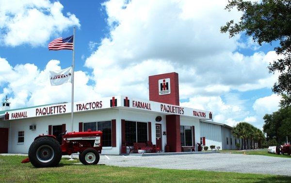 Paquette's Historical Farmall Tractor Museum