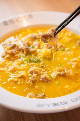 Spicy and Sour Golden Pumpkin Soup With Beef Brisket
