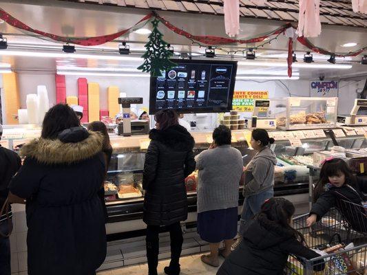 Long lines for the carnitas