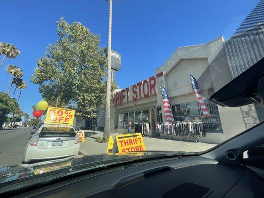 Universal Thrift Store