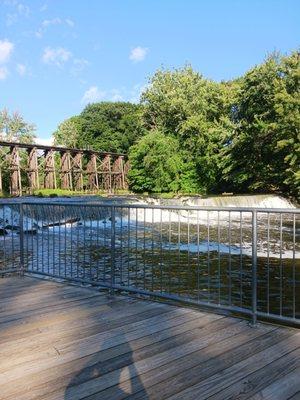 Waterfall/ dam type thing area stuff