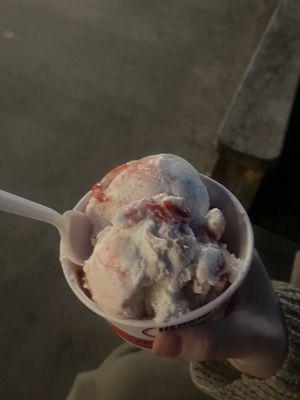 Medium strawberry  cheesecake in a cup - 09/13/2025