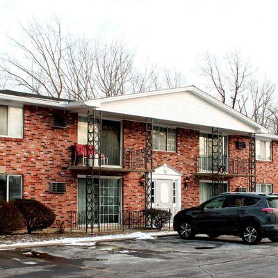 Colonial Court Apartments