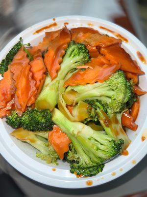 D11.Broccoli in brown sauce (with added carrots)