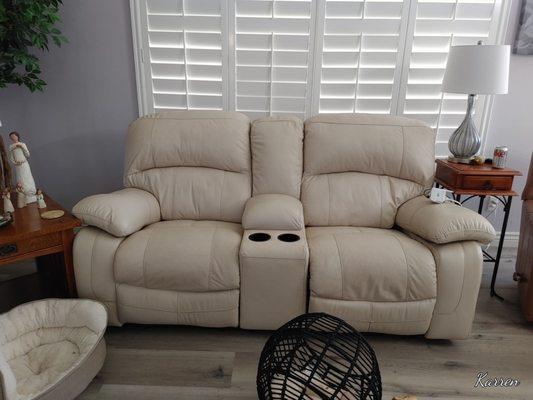 Reclining loveseat