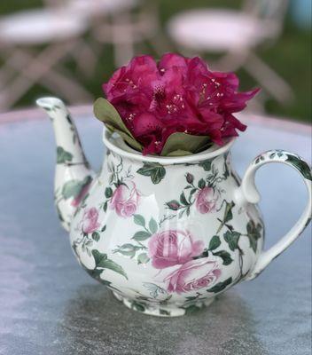 All the tables are adorned with these arrangements