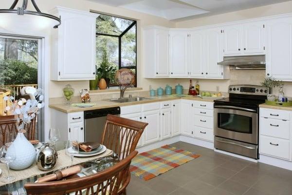 B2 Design, Consign Stage