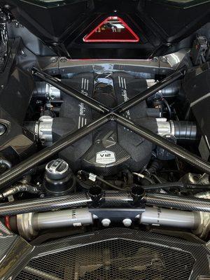V12 Lamborghini