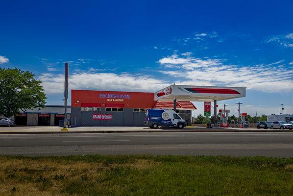 Street view of Golden Gate Gas and Goods in Pueblo, CO--offering premium Conoco® fuel, a fully stocked convenience store, and friendly loc